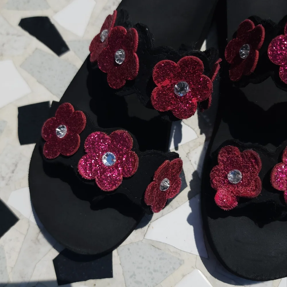 🌟 3 for $15 Deal! 🌟Wonder Nation black flip flop with pink flowers 3